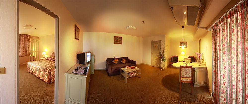 Baiyoke Suite Hotel Bangkok Szoba fotó